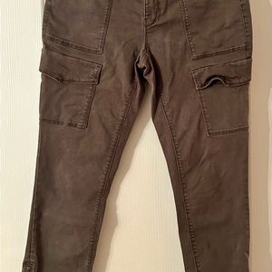Women’s Reitmans skinny khaki cargo pant.